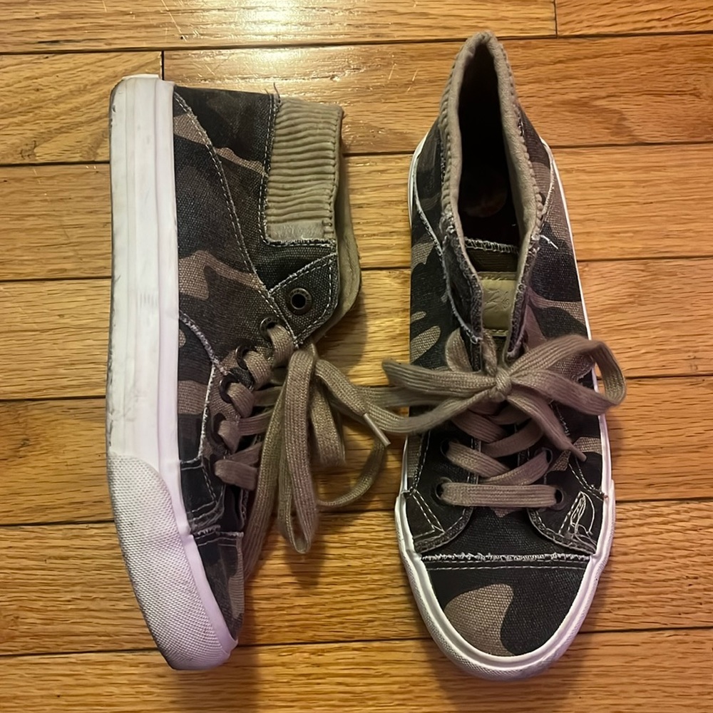 🔴Camo sneakers